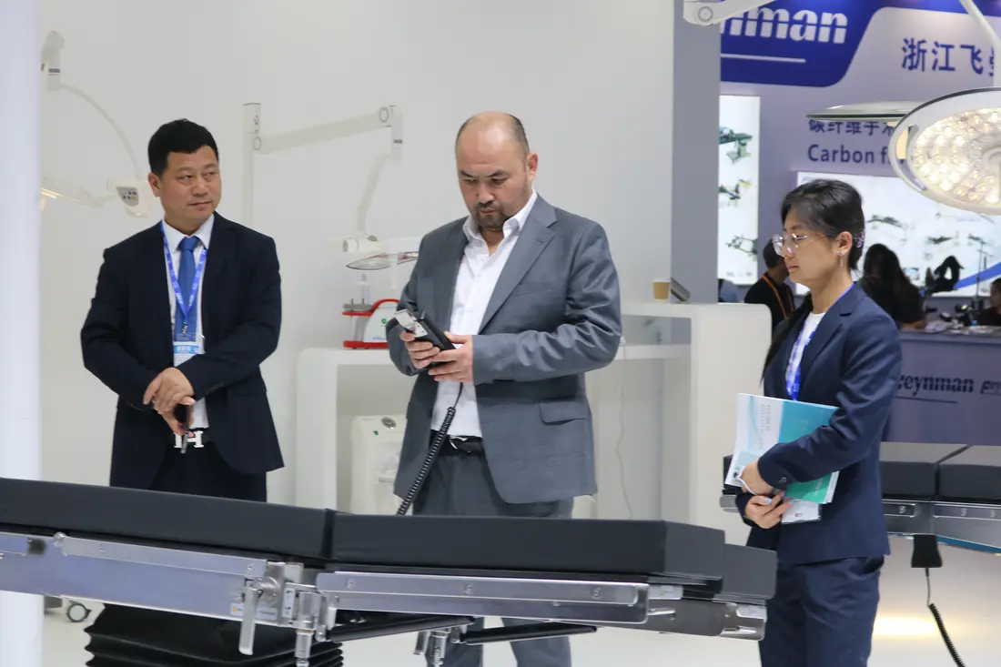 Keling Medical booth at CMEF — photo 2